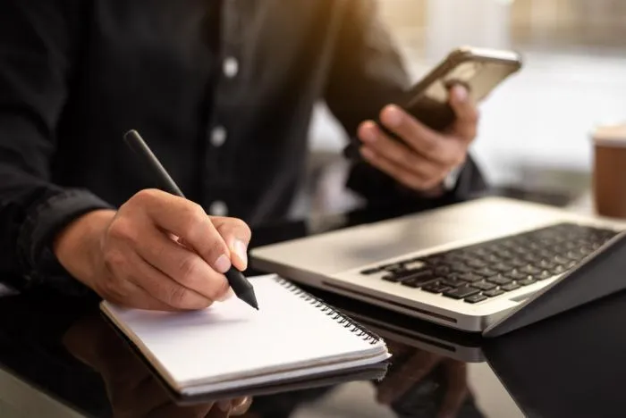 Elaboración de contratos comerciales especializados